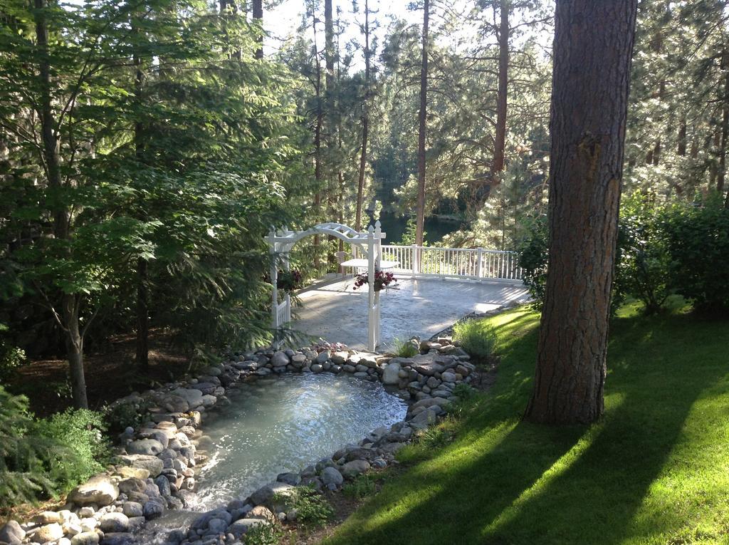 River Cove Elegant Waterfront Bed & Breakfast Post Falls Exterior foto